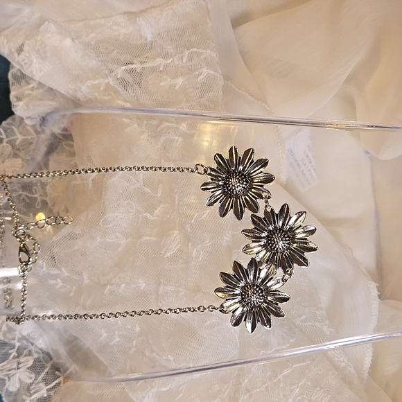 Sunflower Necklace - Picture 2 of 4